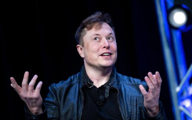 Elon Musk ultima la compra de Twitter.