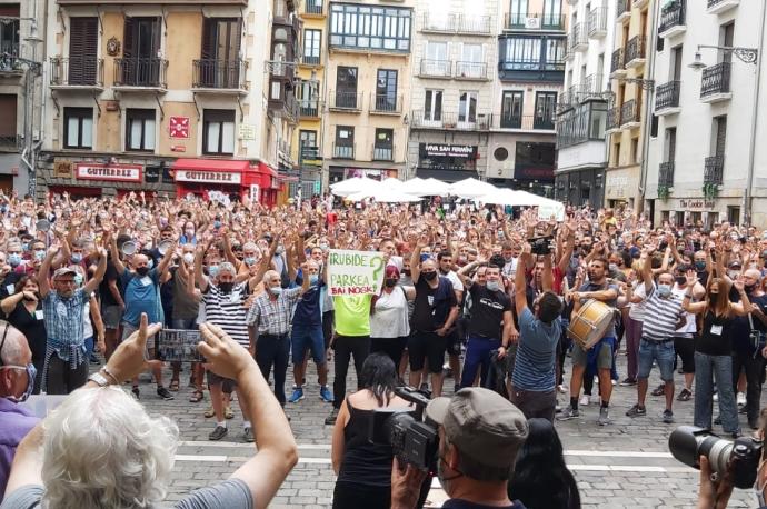 Multitudinario rechazo a la zona azul de la Txantrea