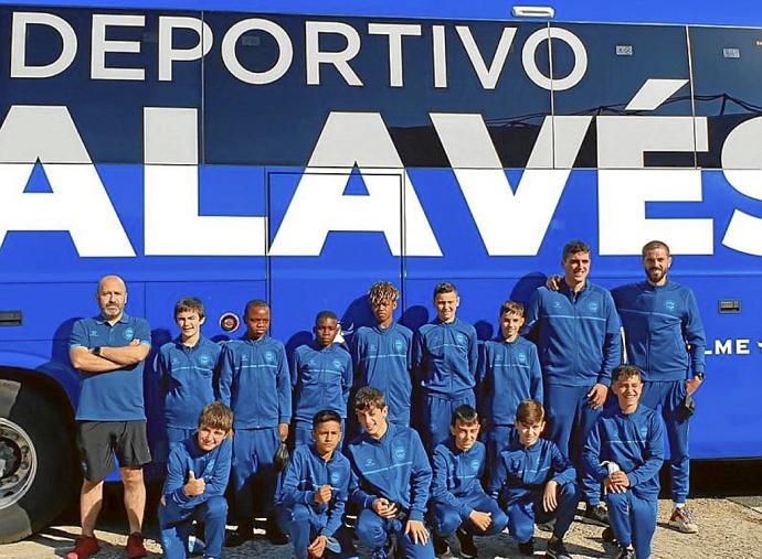 Expedición alavesista que viajó a Vila-real para el torneo alevín de LaLiga. Foto: Alavés