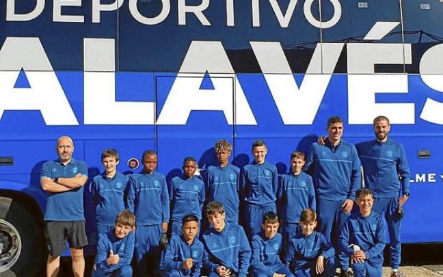 Expedición alavesista que viajó a Vila-real para el torneo alevín de LaLiga. Foto: Alavés
