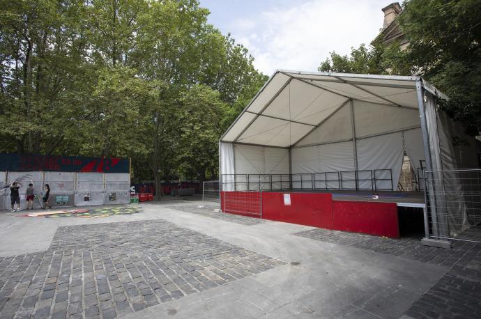 Las txoznas de Herri Sanferminak y el escenario musical, preparados para los Sanfermines de 2019