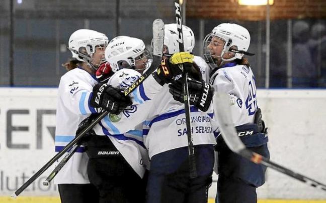 El equipo femenino inicia la liga mañana. Foto: Gorka Estrada El equipo femenino inicia la liga mañana. Foto: Gorka Estrada