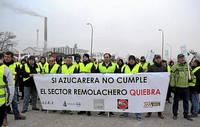 Concentración frente a Azucarera.