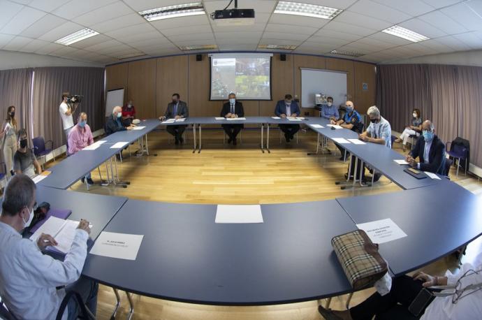 Asistentes a la reunión de este miércoles en las dependencias del área de Seguridad Ciudadana en San Juan.