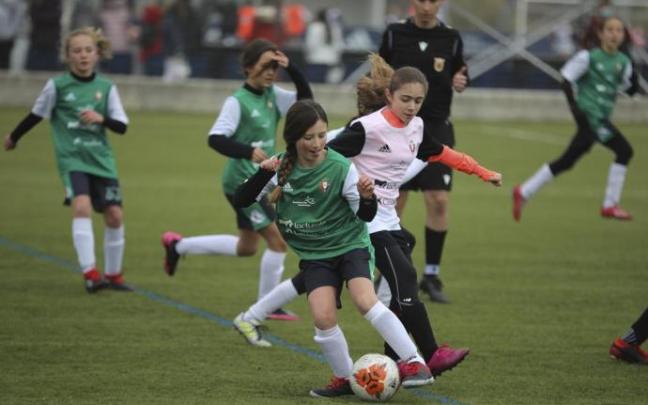 Jugada del partido entre Santo Tomás contra San Fermin Ikastola.