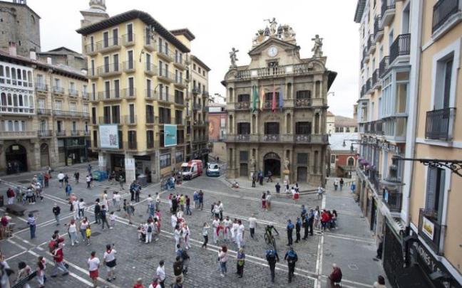 La plaza Consistorial, medio vacía, en este 6 de julio