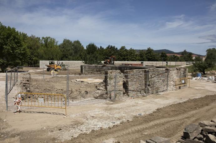 Vista de la noria de sangre descubierta en las obras del parque Txantrea Sur