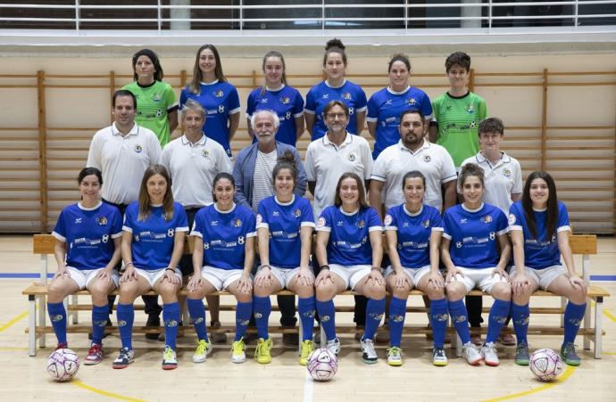 La plantilla del Txantrea femenino posa en Arrosadia