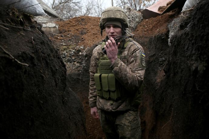 Un militar ucraniano en la frontera de Donetsk.