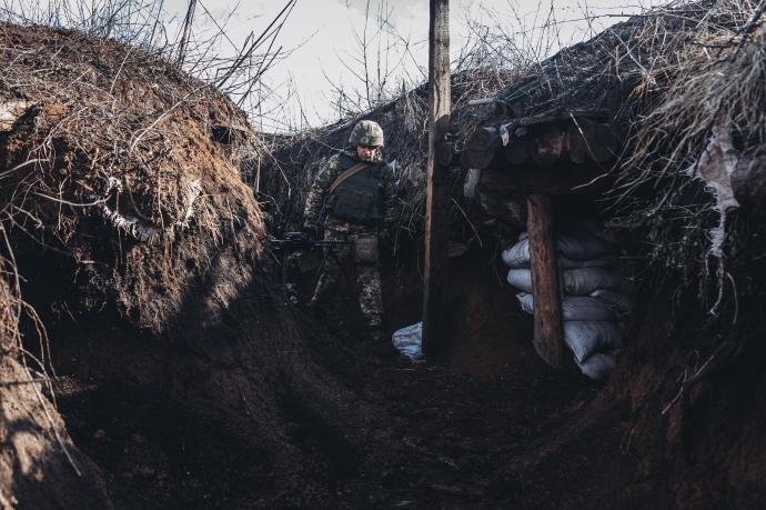 Un soldado ucraniano en la frontera con Bielorrusia