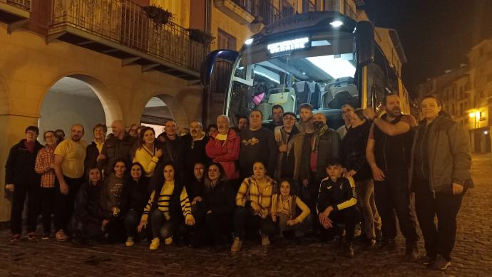 La expedición solidaria de Estella-Lizarra parte hacia Ucrania con un autobús y una furgoneta con los que poner a salvo 60 refugiados