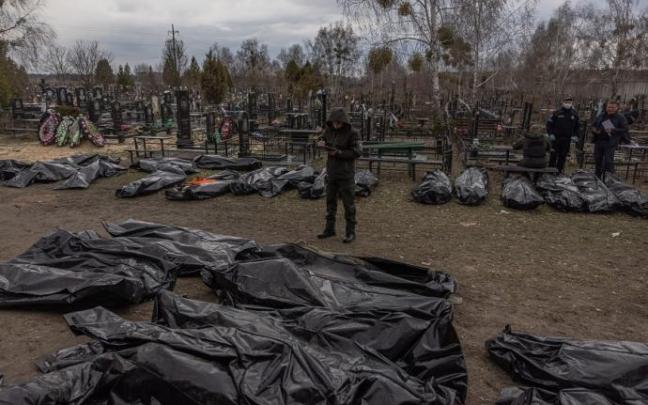 Los forenses identifican a los civiles encontrados muertos en Bucha