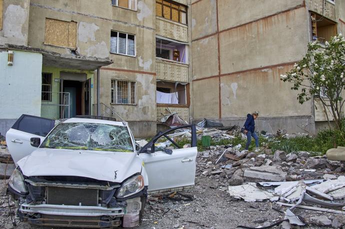 Edificio en ruinas tras un ataque ruso en Kharkiv.