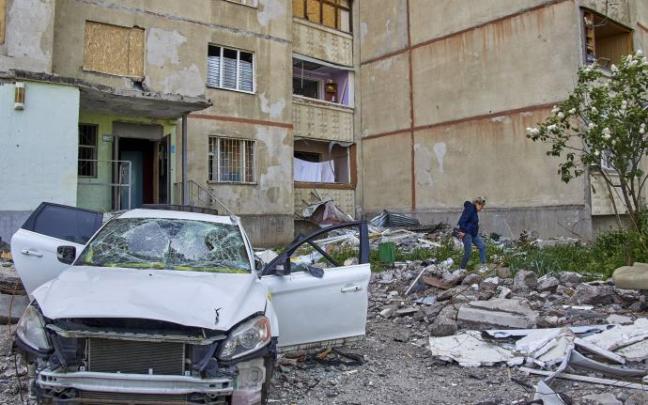 Edificio en ruinas tras un ataque ruso en Kharkiv. Edificio en ruinas tras un ataque ruso en Kharkiv.
