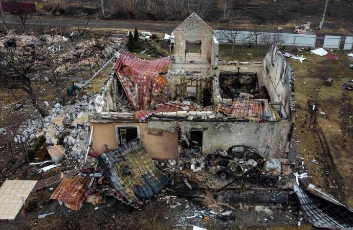 Una casa destruida por las bombas en los alrededores de Kiev.