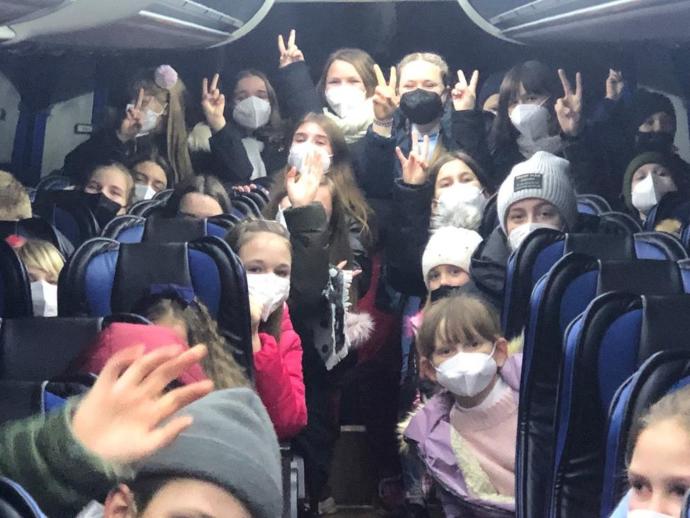 Menores acogidos por Chernobil Elkartea en su último viaje a Euskadi.