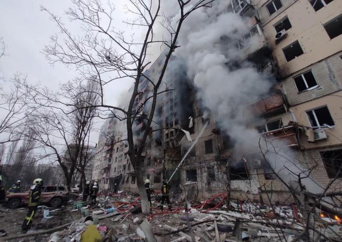 Rusia ha atacado una zona residencial en Kiev y al menos dos personas han muerto