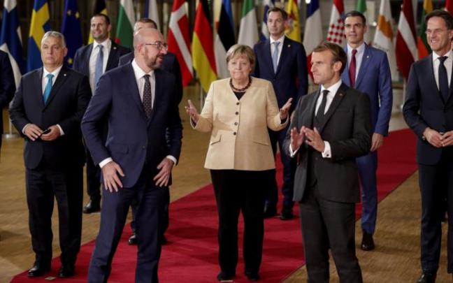 Foto de familia de los jefes de Gobierno y de estado de los 27 Foto de familia de los jefes de Gobierno y de estado de los 27