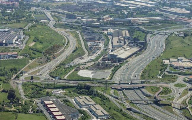 Vista de las autovías de Ugaldebieta y el corredor del Ballonti.