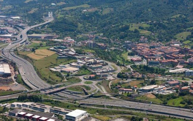Vista aérea de la conexión de la autovía de Ugaldebieta con la Variante Sur Metropolitana Vista aérea de la conexión de la autovía de Ugaldebieta con la Variante Sur Metropolitana