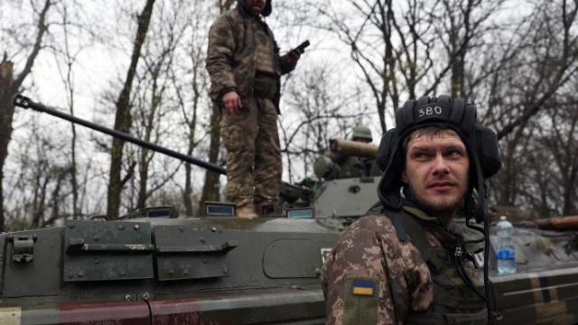 Un grupo de soldados ucraniano en el distrito de Izyum, región de Kharkiv.