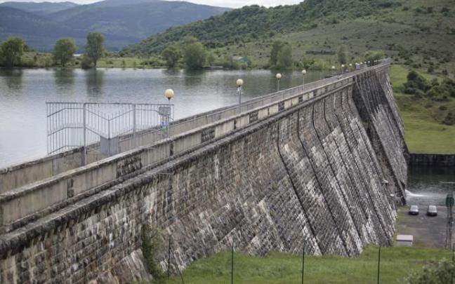 Presa del embalse de Ullibarri Gamboa, en una imagen del año pasado.