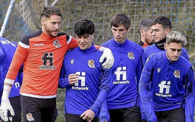 Remiro, Lobete, Le Normand y Robert Navarro, durante el entrenamiento de ayer en Zubieta.