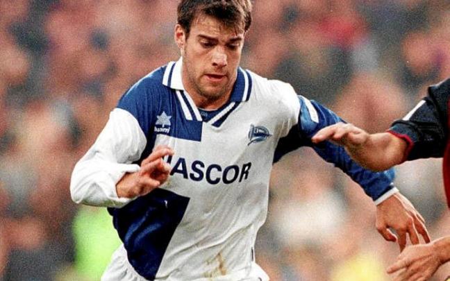 Jorge Azkoitia, durante uno de sus partidos con el Deportivo Alavés en Primera División. Foto: @JorgeAzkoitia