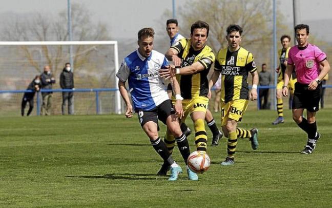 Partido entre el Alavés B y el Portugalete disputado en Ibaia. Foto: Pilar Barco