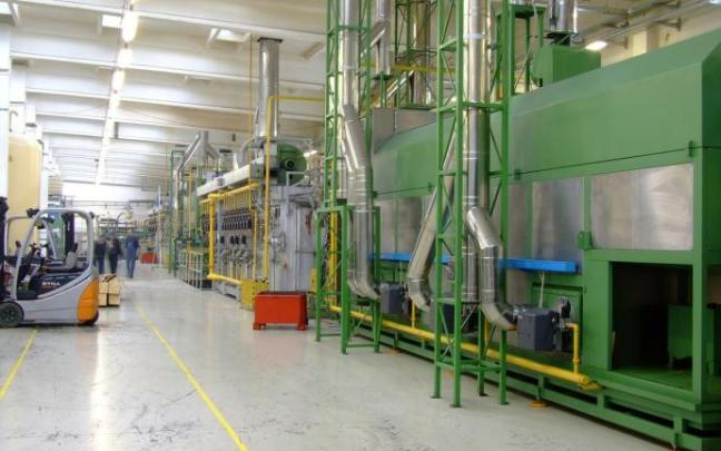 Instalaciones de una fábrica en una imagen de archivo.