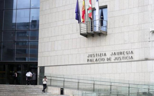Exterior de los juzgados de Donostia en la plaza Teresa de Calcuta.