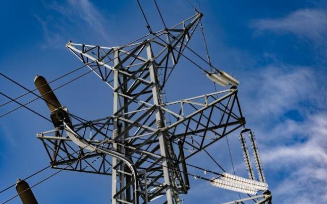 Una torre eléctrica. Una torre eléctrica.
