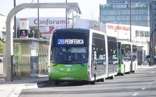 EL BEI junto a una unidad de carga rápida.