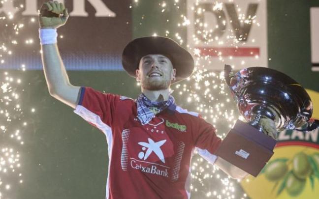 El delantero de Bizkarreta-Gerendiain, Unai Laso.