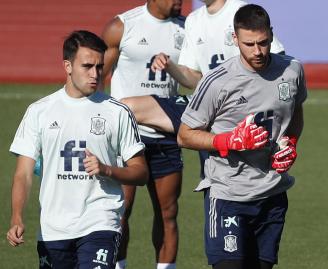 Eric García y Unai Simón, entrenando ayer en Las Rozas.