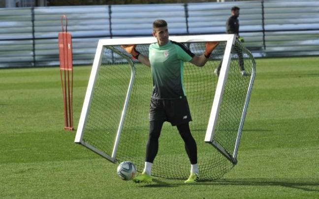 Unai Simón en uno de los entrenamientos en el Athletic en Lezama Unai Simón en uno de los entrenamientos en el Athletic en Lezama