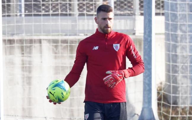 Unai Simón ha dado positivo en coronavirus y permanece aislado