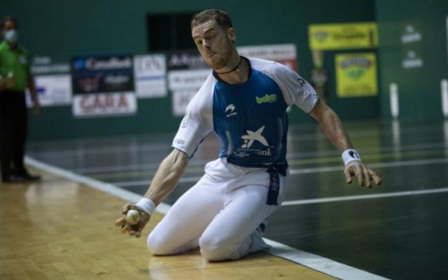 Laso terminó el partido del Astelena con una actuación brillante: 19 tantos llevaron su firma. Laso terminó el partido del Astelena con una actuación brillante: 19 tantos llevaron su firma.