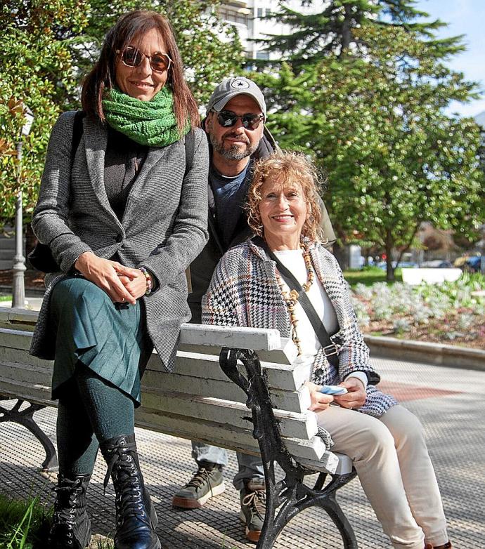 De izquierda a derecha, Helena García, Mikel Serrano y Mila Manzanal. Foto: Jorge Muñoz