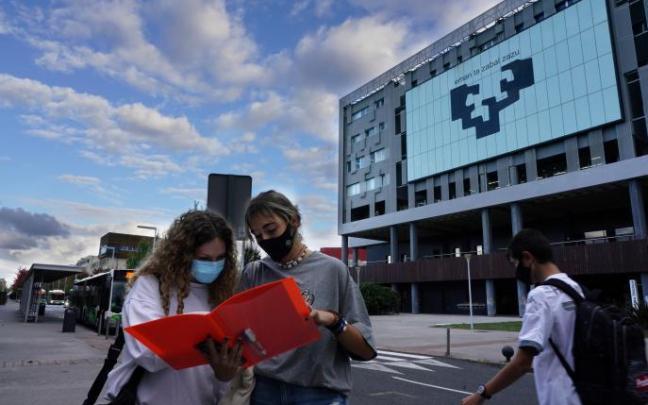 Estudiantes de la UPV/EHU. Estudiantes de la UPV/EHU.