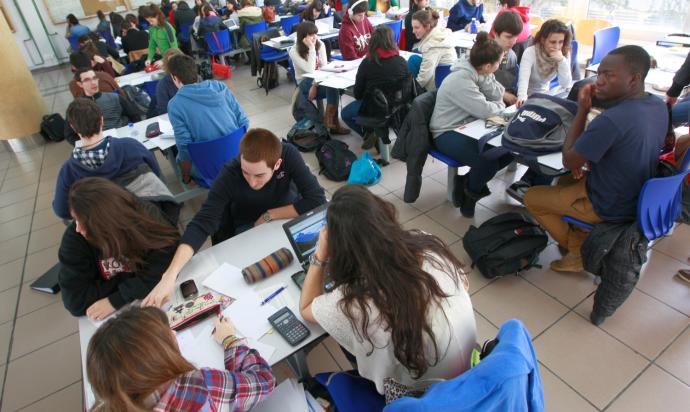 Un grupo de estudiantes, en la Universidad del País Vasco (UPV/EHU).
