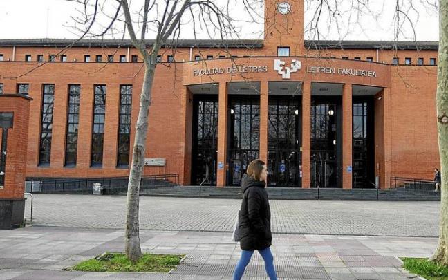 Gasteizko campus baten artxiboko irudia, informazio horretatik kanpo dagoena. Argazkia: Alex Larretxi