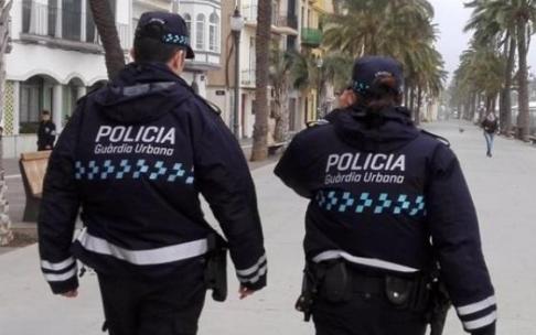 Agentes de la Guardia Urbana de Badalona han detenido a los presuntos autores de la violación. Agentes de la Guardia Urbana de Badalona han detenido a los presuntos autores de la violación.