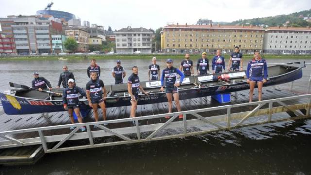 La plantilla de Urdaibai posa para DEIA en la antesala del comienzo de una nueva campaña.