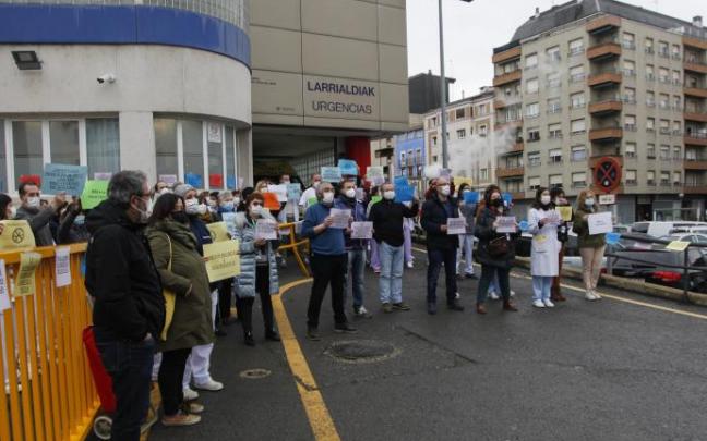 Concentración de protesta frente a las Urgencias de Santiago. Concentración de protesta frente a las Urgencias de Santiago.