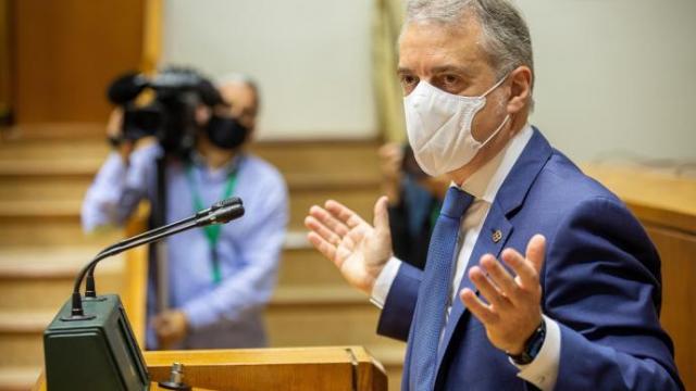 El lehendakari, Iñigo Urkullu, en el pleno de control del Parlamento vasco