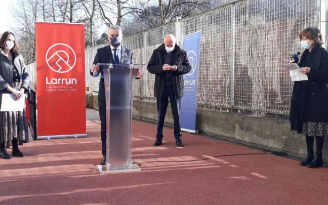 Urkullu, en el acto de inauguración de Larrun école basco-française en Donostia este viernes. Urkullu, en el acto de inauguración de Larrun école basco-française en Donostia este viernes.