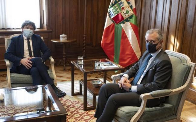 El secretario general del PSE, Eneko Andueza, con el lehendakari, Iñigo Urkullu
