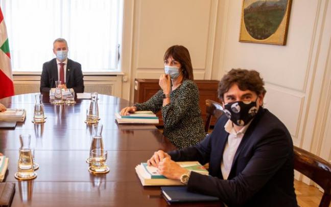El lehendakari, Iñigo Urkullu, con la vicelehendakari segunda, Idoia Mendia, y Eneko Andueza El lehendakari, Iñigo Urkullu, con la vicelehendakari segunda, Idoia Mendia, y Eneko Andueza