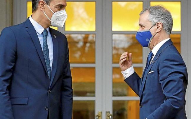 El presidente del Gobierno español, Pedro Sánchez, con el lehendakari, Iñigo Urkullu. Foto: Efe El presidente del Gobierno español, Pedro Sánchez, con el lehendakari, Iñigo Urkullu. Foto: Efe